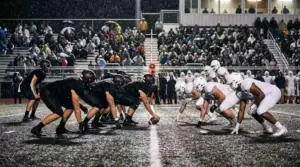 Clima y Totales NCAA Football: Impacto del Viento, Lluvia y Nieve